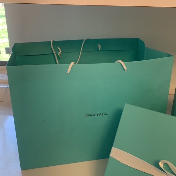 TIFFANY & CO EMPTY GIFT BOX AND BAG - Picture 2 of 5